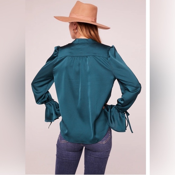 NWT Band of the Free Sara Pine Satin Long Sleeve Top Women Xs to Small Green - Picture 2 of 8